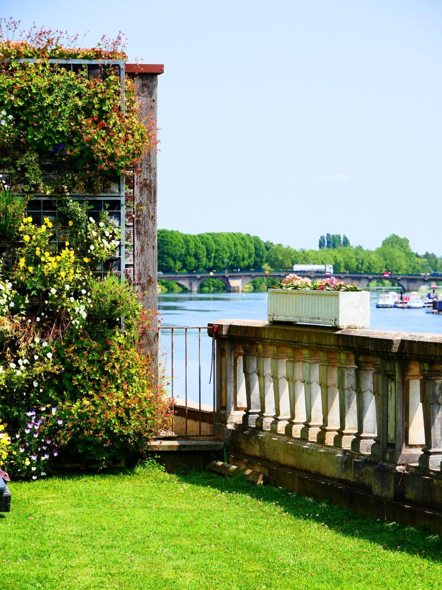 Hotel La Cote Saint Jacques Joigny Esterno foto